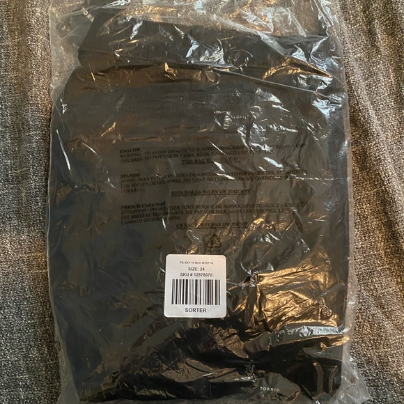 Torrid Sky High Black Skinny Jeans w/ destructed hem and button fly Size 24 NWT - Picture 2 of 4